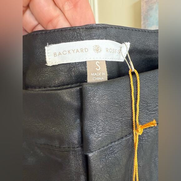 New Backyard Roses High Waisted Wide Leg Faux Leather Pants Women’s Small Black - Picture 4 of 6